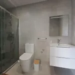 Modern, Spacious And Quiet Private In - Near Funicular Nazaré