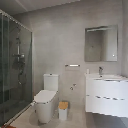 Modern, Spacious&quiet Private In - Near Funicular Nazaré